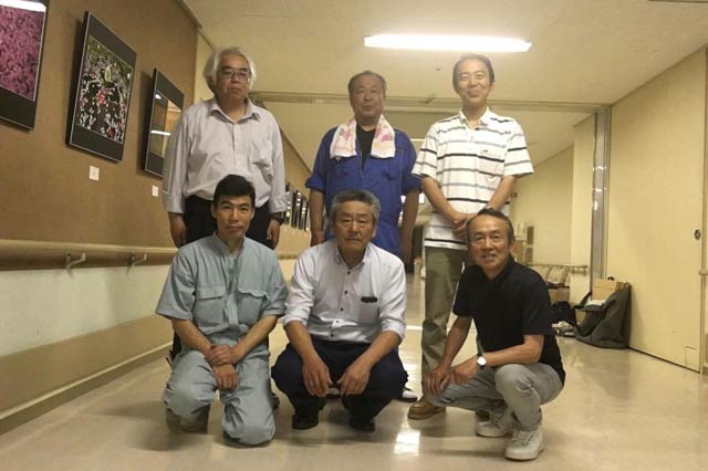  展示作業を行ったメンバーで記念撮影
