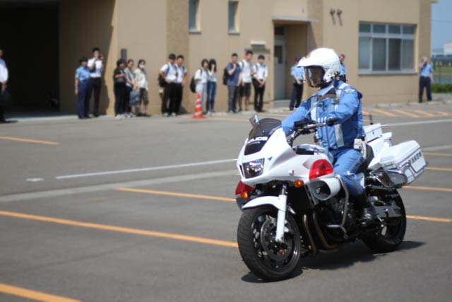 初めて燕署で開かれた体験型就職説明会