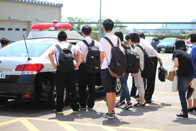  パトカーを見学
