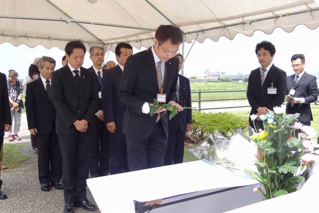  五十嵐川水害復興記念公園で水害犠牲者に黙とう