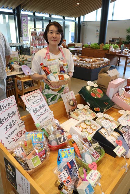 「道の駅 保内の郷 保内」の「保内おいしいギフト」の特設コーナー