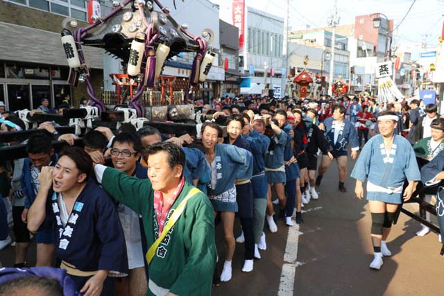 燕1000人みこし　