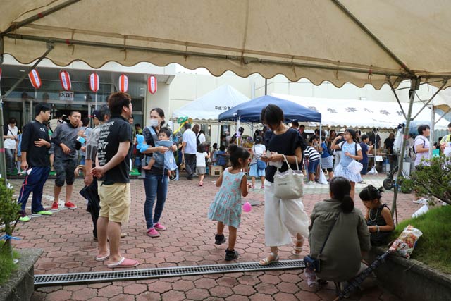  会場前の出店