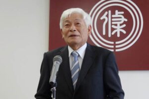 退任のあいさつを行う吉田副市長