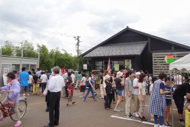 3周年感謝祭を開いている「ふるふる」