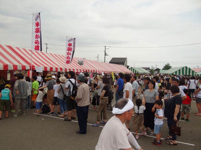 にぎわう会場