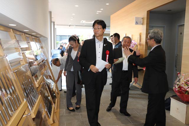 藤次郎の沿革を知ることができるエントランス