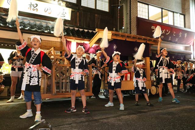 宿下りで小若組も木遣りを披露