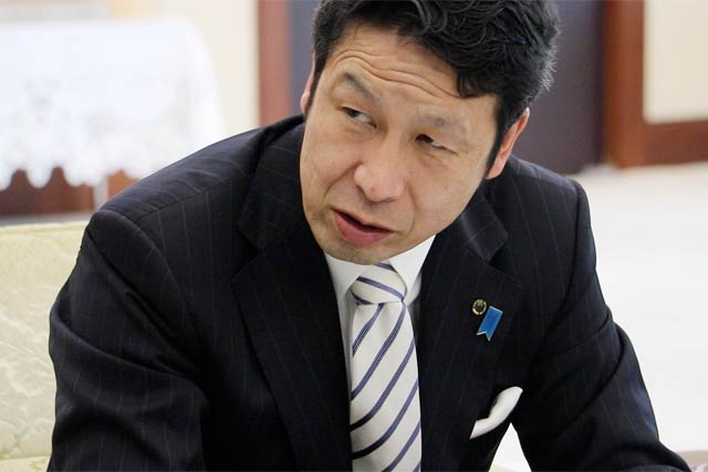  改築場所の判断に「決して時間をかけすぎない」と話した米山知事