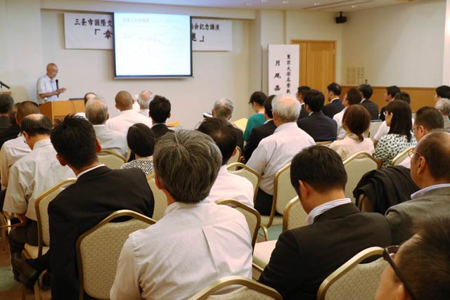  約120人が聴講