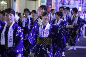 三条夏まつり初日は2万4000人が繰り出して踊りの輪
