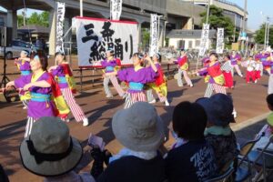 三条総踊り、商店街夜店市、三条夏神輿で三条夏まつりを締めくくる