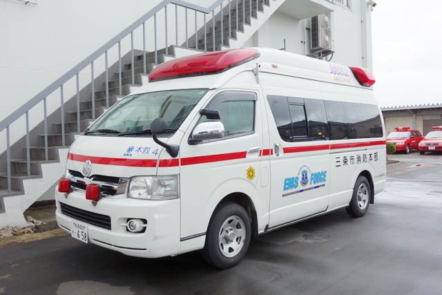  三条市消防本部の救急車