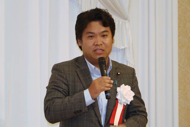  鷲尾氏