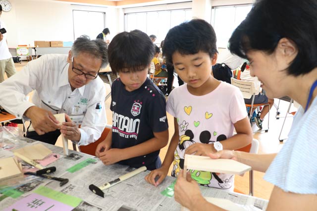  募金箱を作ろう教室
