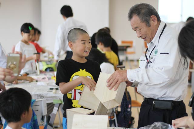  募金箱を作ろう教室