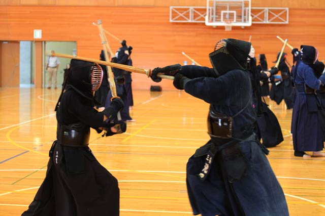  三条高校剣道部のOB会交流稽古会と交流試合
