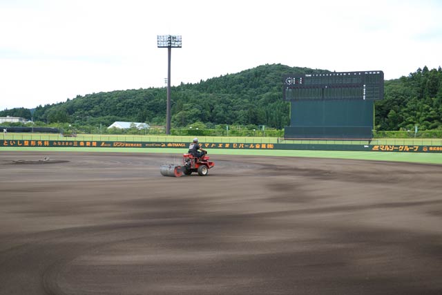 整備が進む会場の三条パール金属スタジアム