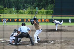 悪条件を吹き飛ばす観衆1,244人 プロ野球ファーム交流試合 掛布監督の阪神と日ハム戦