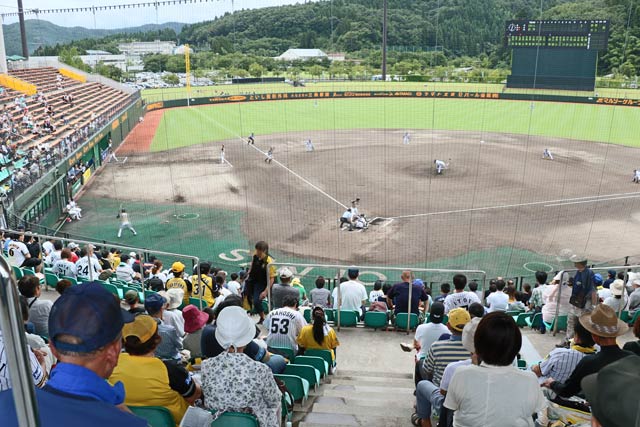  心配をよそに例年を上回る観客がスタンドに