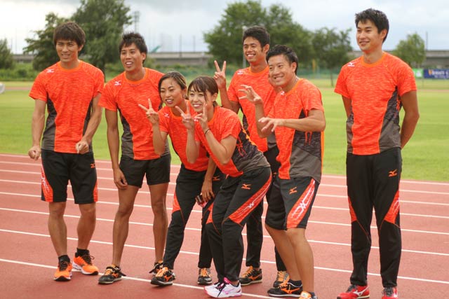  燕合宿で三条・燕総合グラウンドでの練習を開始したミズノトラッククラブの選手7人