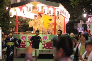 岩室温泉まつり芸妓屋台踊り