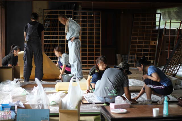相談しながら作業を進める