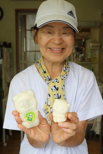  分水堂菓子舗の店主、伊藤ミヨ子さん