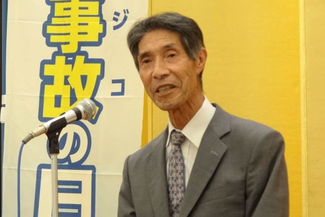 三条市交通安全協会に19万円を寄付した前会長の加藤紋次郎さん