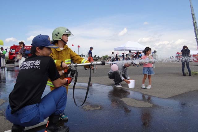 水消火器で消火訓練