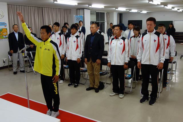 陸上競技少年男子800mに出場する安達亮太選手が選手宣誓