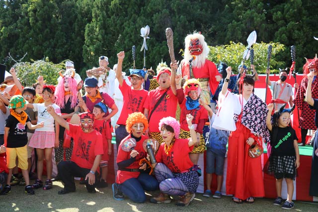 「越後くがみ山　酒呑童子行列」で出立前の勝ちどき