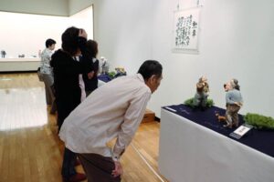 創作人形作家の高橋まゆみさんが栃尾美術館で人形展