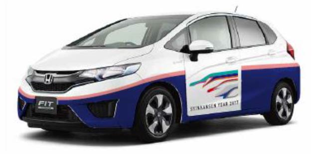 「燕三条　工場の祭典」の期間中、駅レンタカー燕三条営業所が展示するE4系・ときラッピングレンタカー