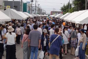 59,000人の人出だった第37回燕青空即売会
