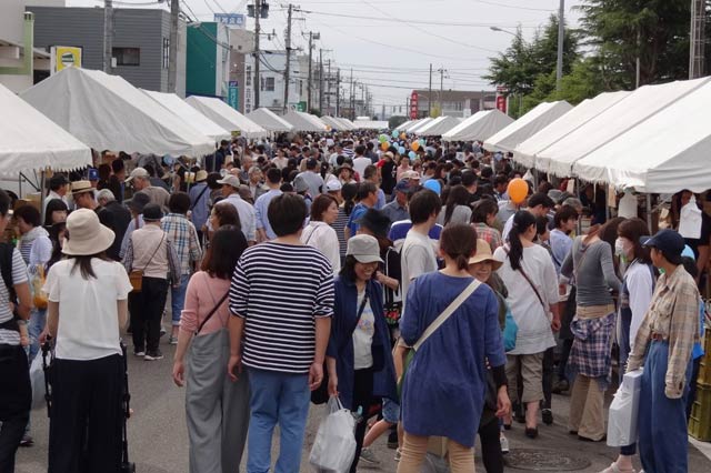 59,000人の人出だった第37回燕青空即売会