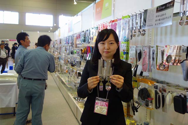 【エコー金属株式会社】100円ショップ向けの商材を展開。新商品の「Made inTSUBAME」のカトラリーも紹介