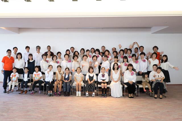 燕三条の歌「つばさのまち」を合唱した市民