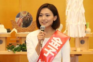 決意表明を行う金子恵美氏