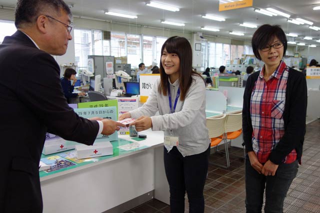 「三条野球まつり」のチャリティーオークションの売り上げ8万円余りを九州北部豪雨の義援金に寄付