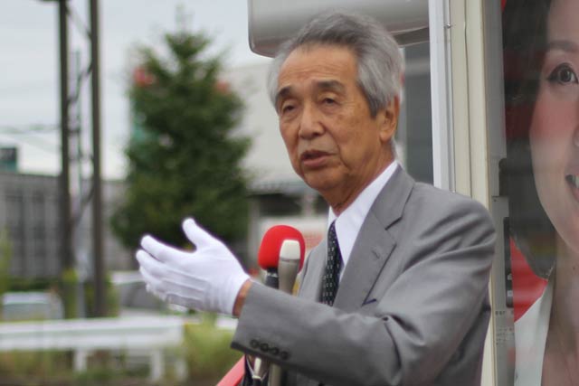 三条市内で演説する伊吹文明氏