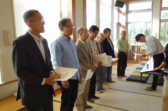 表彰式、いちばん左がグランプリの梨本さん