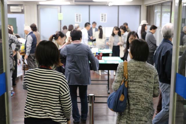 期日前投票最終日の21日、三条庁舎の期日前投票所は3,222人もの投票者をさばいた