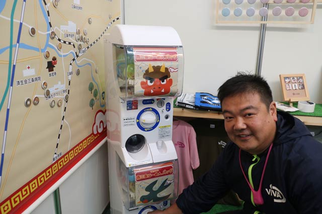 燕三条らーめんバッジのガシャポンを用意したVIVA
