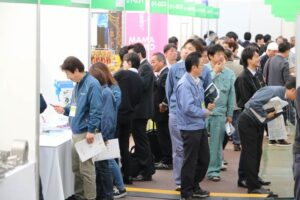 にぎわう「燕三条ものづくりメッセ」の会場