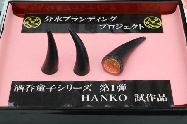 鬼の角をモチーフにしたチタン製のはんこ