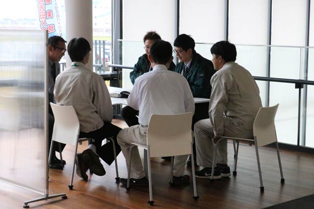 生活環境下でイノシシの対策について打ち合わせ