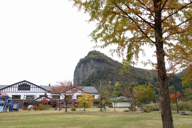 「紅葉スポットを巡る無料バス」を運行している八木ヶ鼻温泉「いい湯らてい」