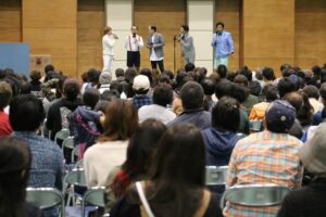 トレンディエンジェル出演の経大祭お笑いライブに500人