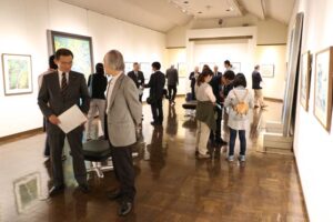 5日まで三輪 晁勢 展 弥彦の丘 美術館 で 水彩 中心 に 展示
